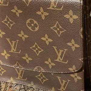 ❤️SOLD❤️Authentic Louis Vuitton Monogram Pochette Rabat Clutch
